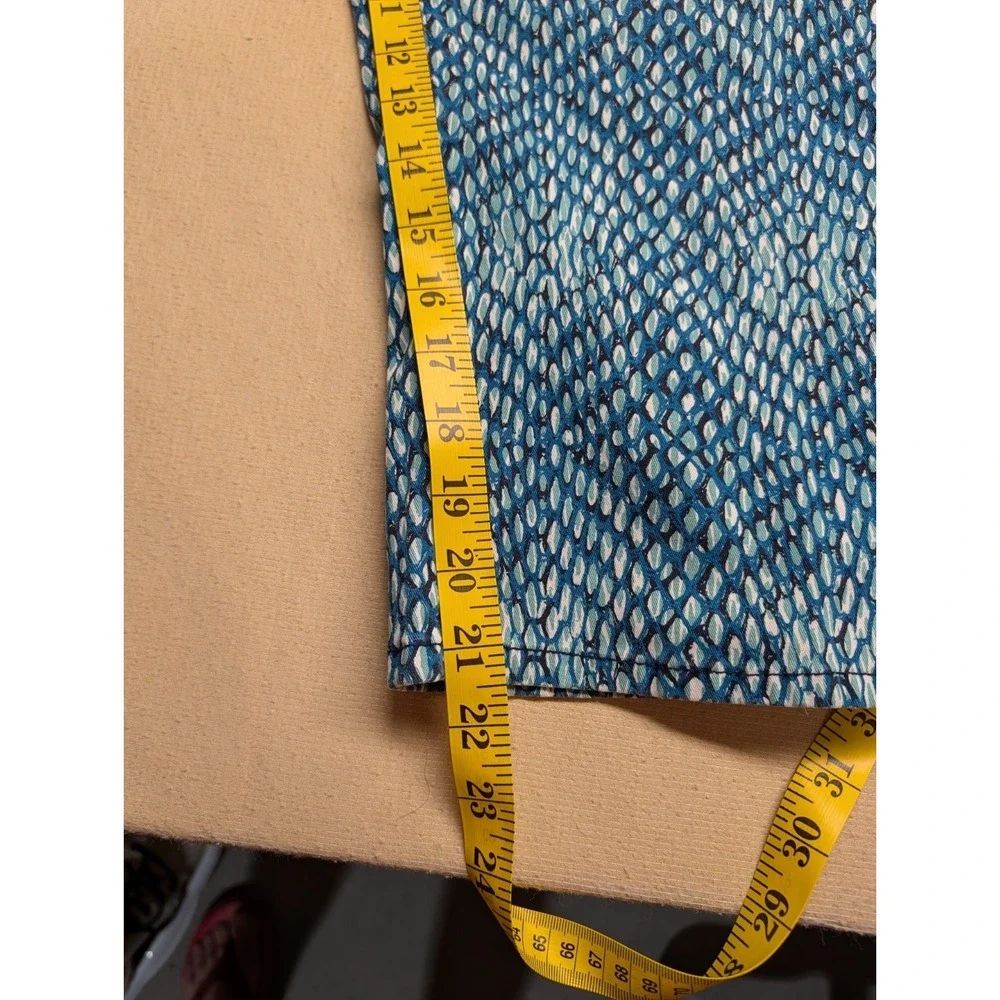 Liverpool Women's Jeans‎ Turquoise Design Size 12 Inseam 21 Cropped Button Zip